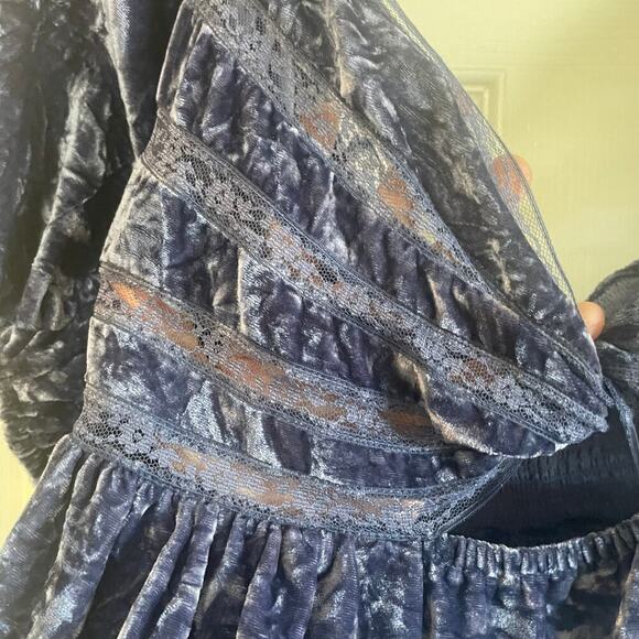 Free People Yours Truly velvet peplum top in purplish/blue size Medium - Picture 4 of 15